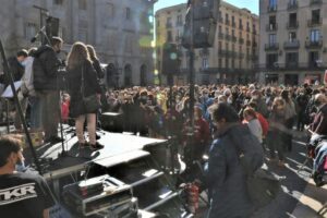 Més de mil persones del col·lectiu de la discapacitat intel·lectual es concentren a Plaça Sant Jaume per denunciar les llistes d’espera