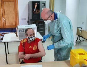 Dincat exigeix al Govern espanyol protegir urgentment les persones amb discapacitat intel·lectual amb la tercera dosi de la vacuna contra la Covid-19