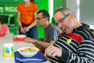 L’atenció a les persones amb discapacitat intel·lectual, en perill davant la falta de compromís polític