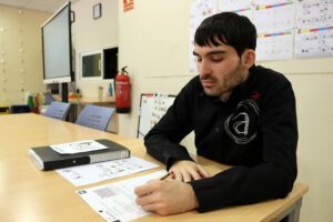 Les persones amb discapacitat intel·lectual denuncien les barreres d’accessibilitat cognitiva que els dificulten la participació en la societat