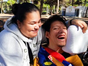 Les mares de persones amb discapacitat intel·lectual exigeixen a l’administració pública un canvi urgent en les polítiques de cures i conciliació davant la vulneració sistemàtica dels seus drets